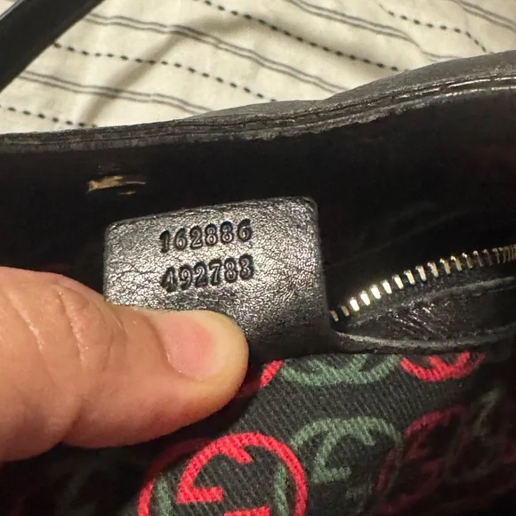 Gucci Black Leather Shoulder Bag with Gold GG Logo - Picture 5 of 8